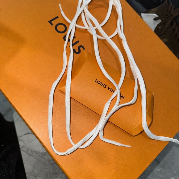 Louis Vuitton Run Away Sneakers - Picture 5 of 7
